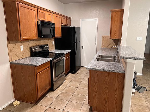 2nd image of 4124 Saint Charles