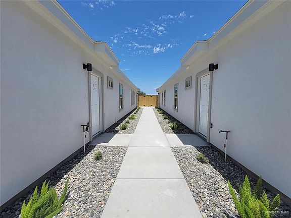 4th image of 5800 Sandpiper Ave APT 3