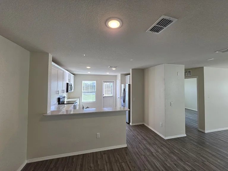 306 Grenada Lake Dr — Photo 3