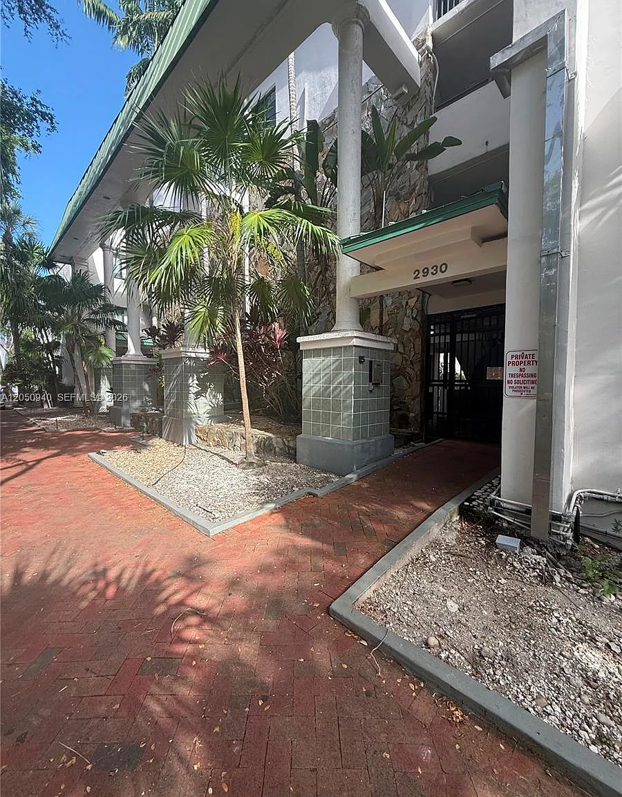 Courtyards Of The Grove C — Photo 2