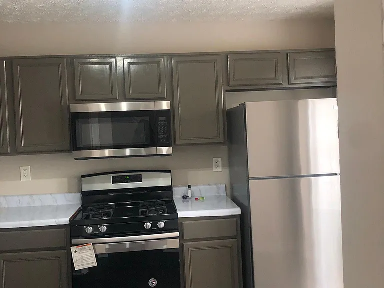 5910 Hampton Ct — Photo 2