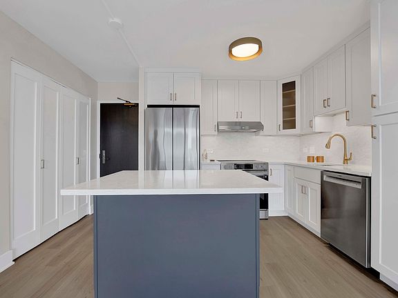 5th image of 3930 N Pine Grove Ave APT 1405