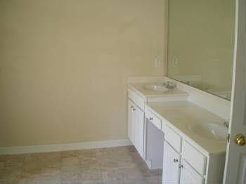 2nd image of 122 Northlake Trl