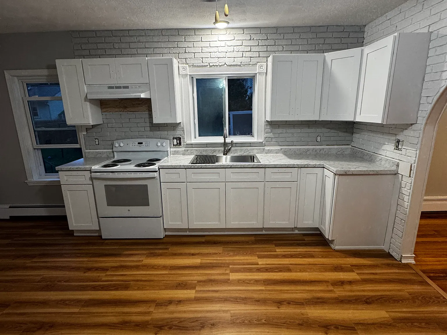 3 bed, 1100 sqft, $2,200 — Photo 3