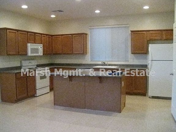 3rd image of 1061 E Julian Dr
