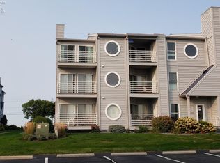 226 Clinton Reef Dr, Port Clinton, OH 43452
