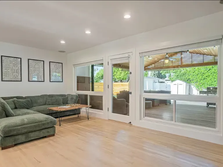 7106 Lasaine Ave — Photo 49