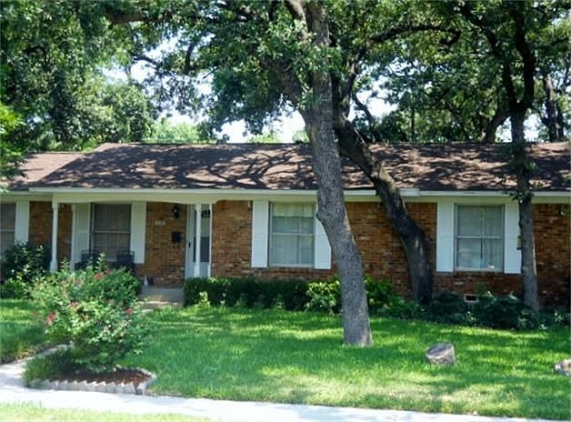 2nd image of 402 Little John Dr