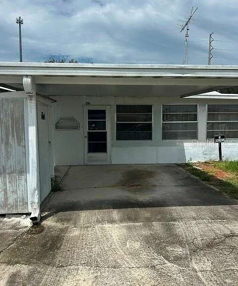1472 N Melrose Dr — Photo 1
