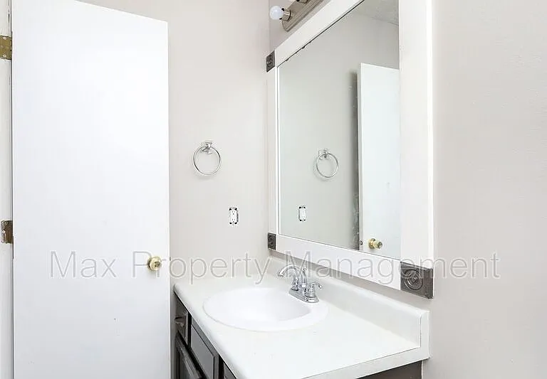 3919 SW 3rd St — Photo 8