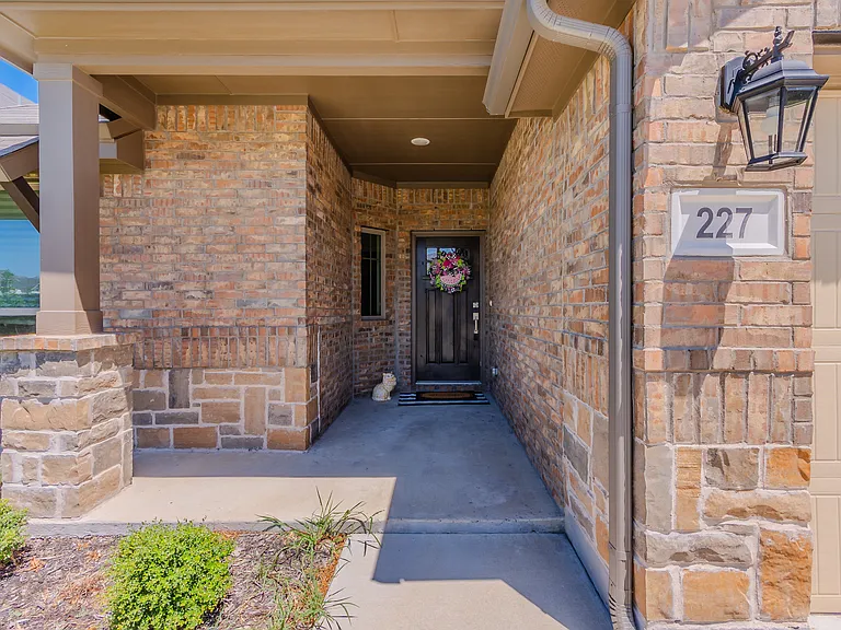 227 Hawthorn Dr — Photo 29