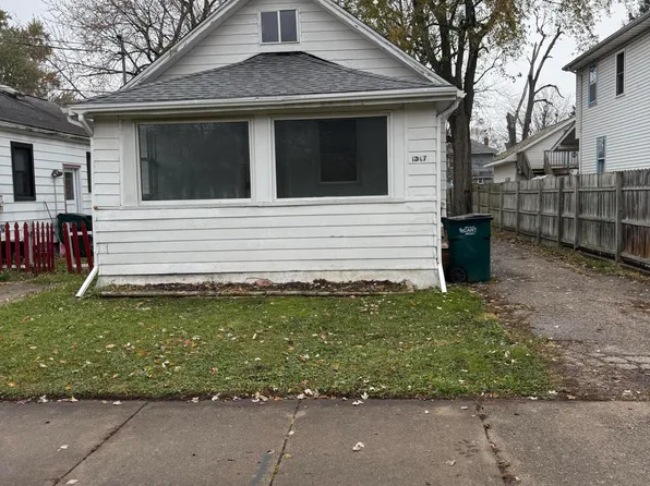 1317 Illinois Ave, Lansing, MI 48906