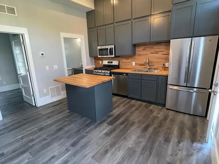 1569 Broadway Ave NW #2 — Photo 3