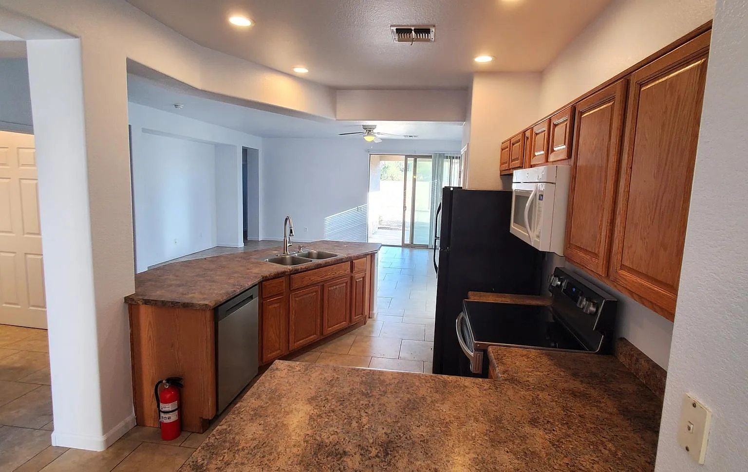 3 bed, 1588 sqft, $2,100 — Photo 4