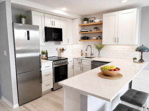 2nd image of 3420 N Lake Shore Dr APT 6M