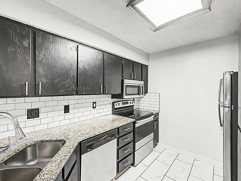 614 Poplar Pl — Photo 12