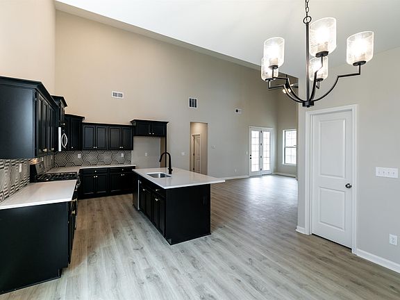 5th image of 260 Saint Andrews Dr