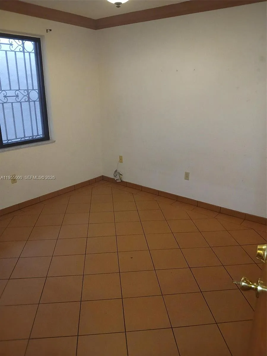 Building Photo - 3127 Coral Way #1