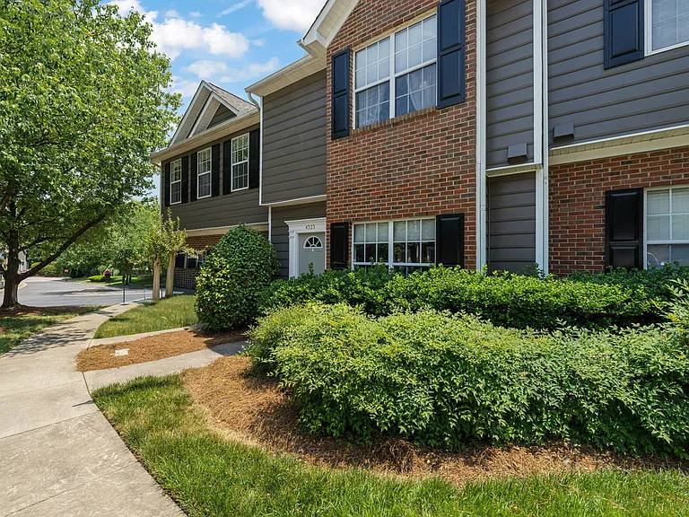4323 Pine Springs Ct — Photo 38