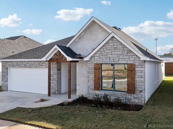 9712 E 132nd St, Bixby, OK 74008