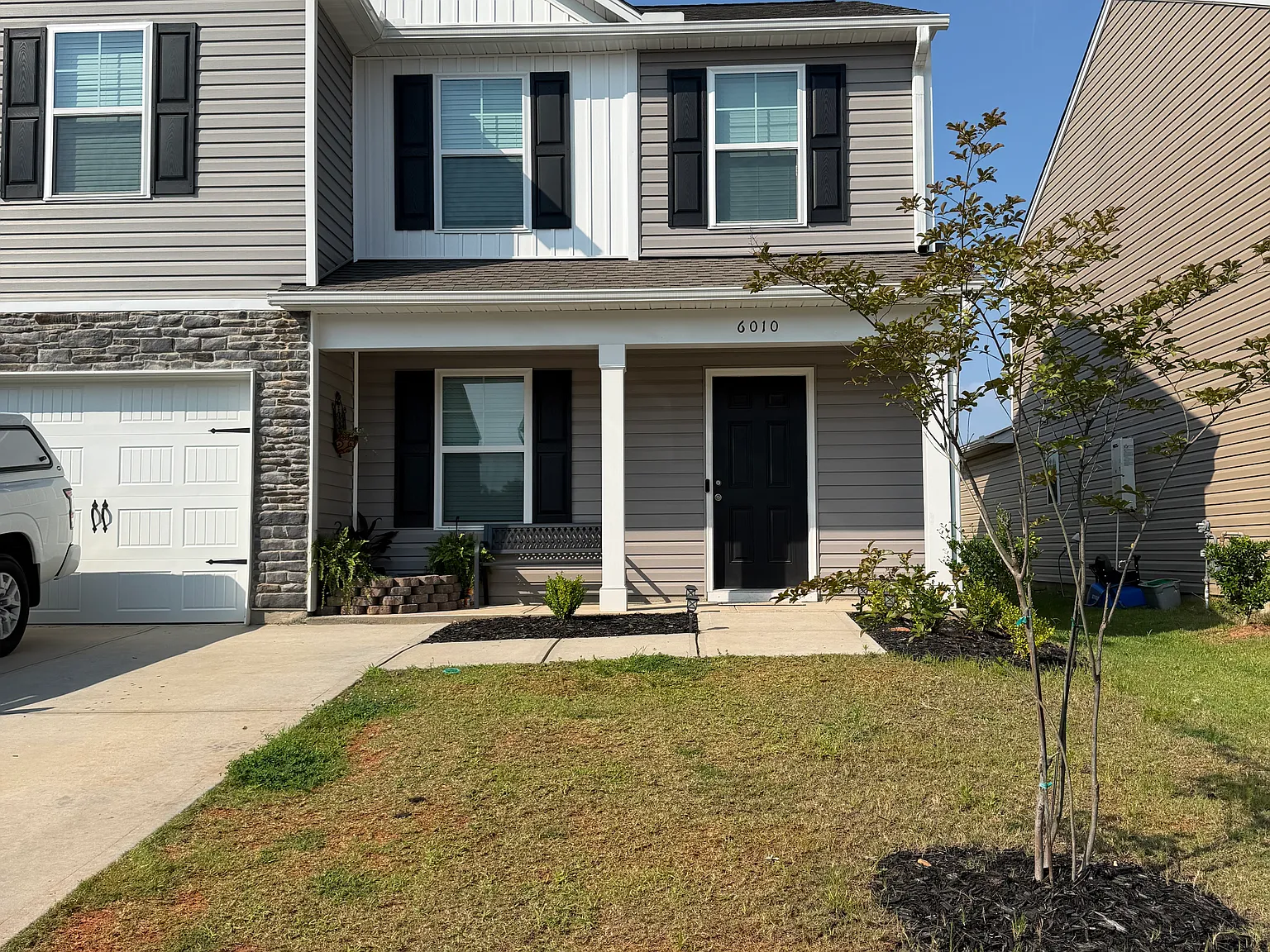 3 bed, 2.5 bath, 1686 sqft, $2,100 — Photo 2