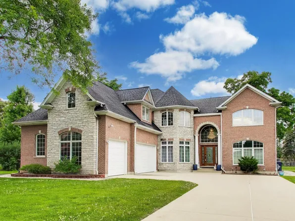 810 N Maple St, Prospect Heights, IL 60070