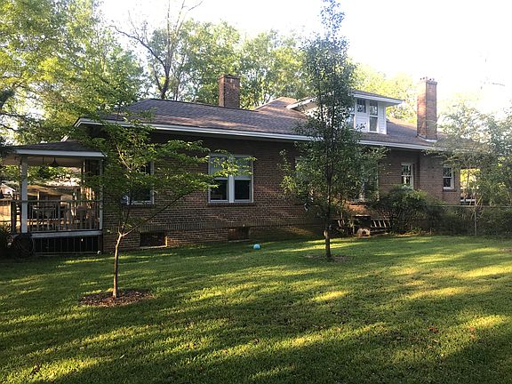 2nd image of 415 Louisville St