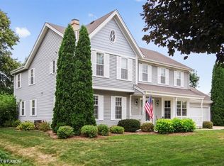 W61N1011 Glenwood Dr, Cedarburg, WI 53012