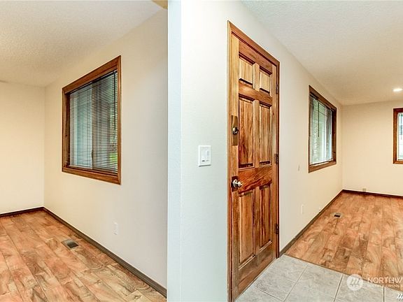 3rd image of 4916 Forest Glen Drive SE