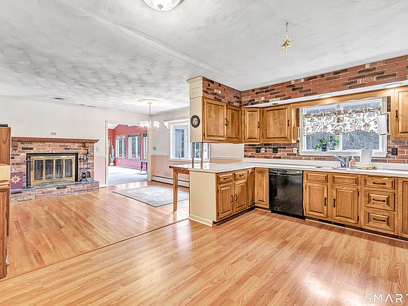 5th image of 922 Baldwin Road
