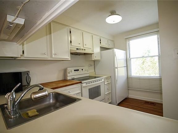 5th image of 106 Bonnie Brae Dr