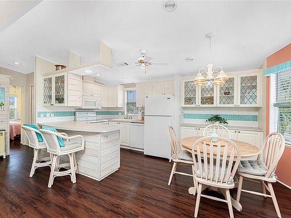 3rd image of 50 CROWN POINT DRIVE