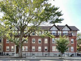 4452 N Sheridan Rd