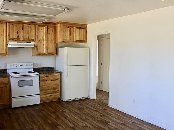 4th image of 710-145 Alder St