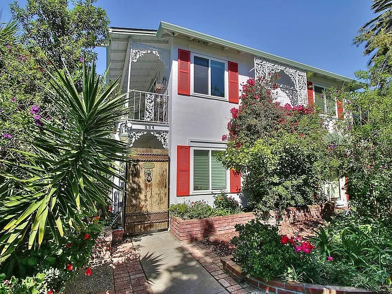 884 Park Dr — Photo 2