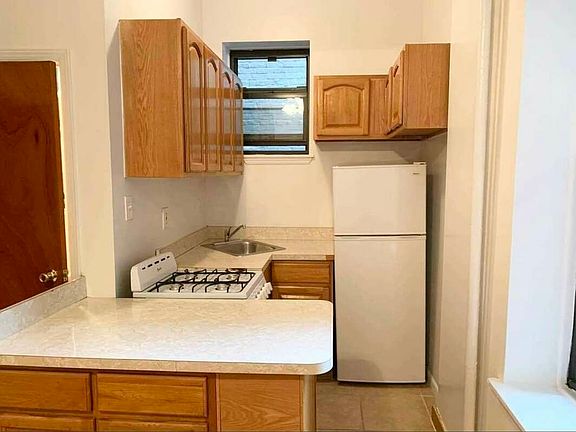 4th image of 300 E 91st St APT 3