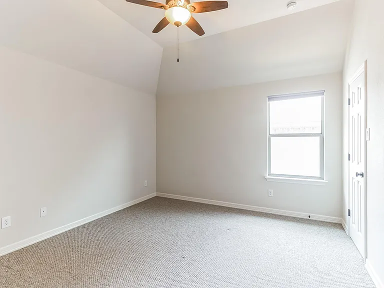 208 Angus Dr — Photo 17