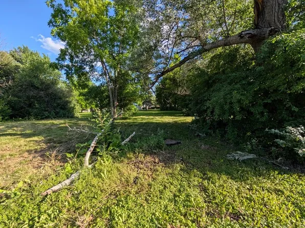 912 Meadow Ln, Neenah, WI 54956