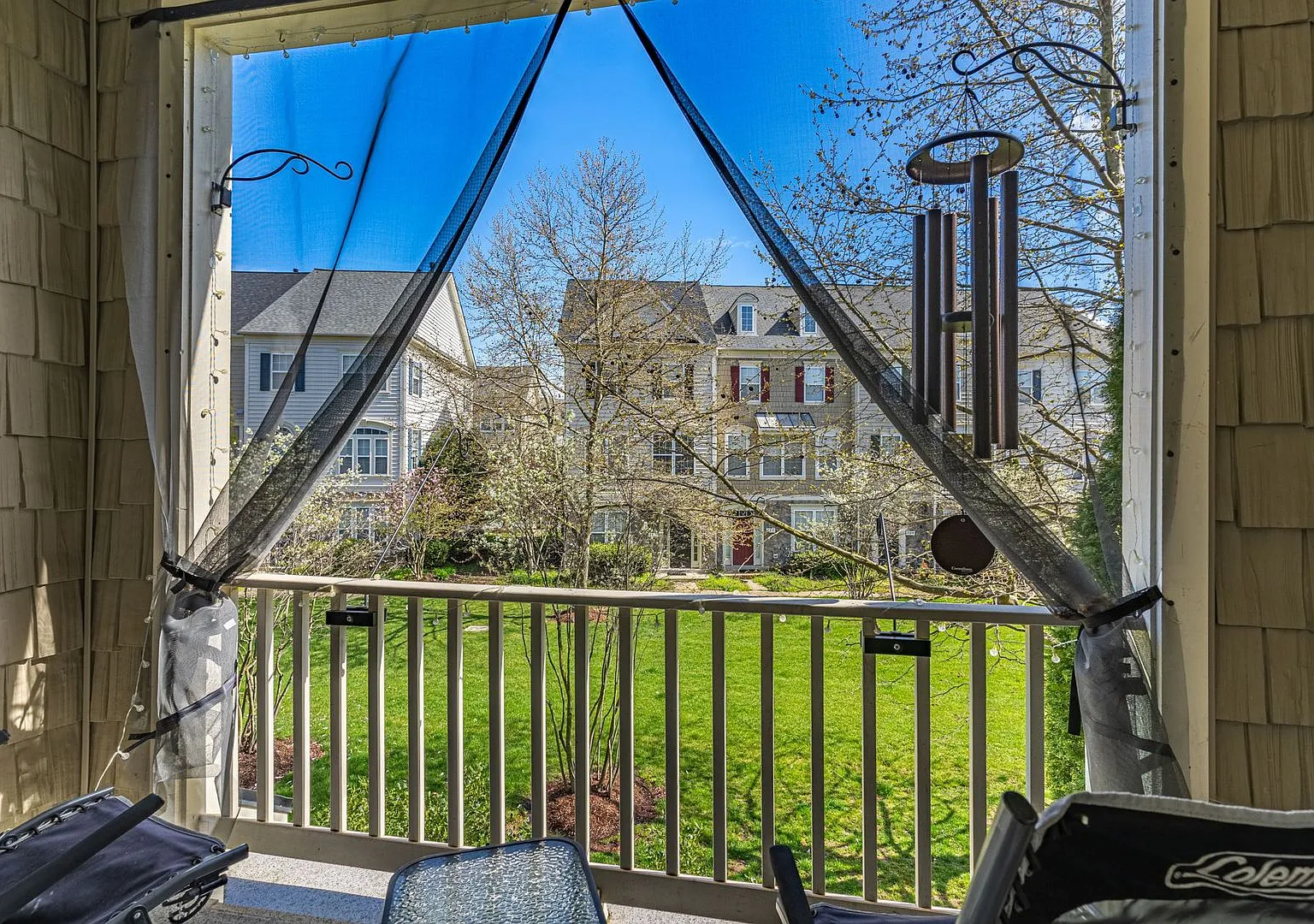 Belmont Bay Beauty! Three level two car garage luxury townhome! — Photo 3