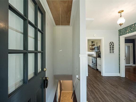4th image of 5725 Lansdowne Ave