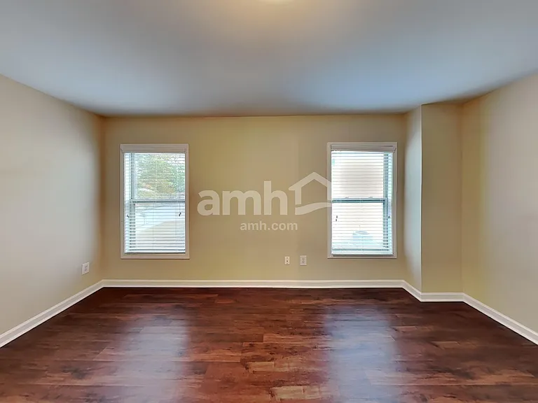 850 Stonehaven Rd SW — Photo 18