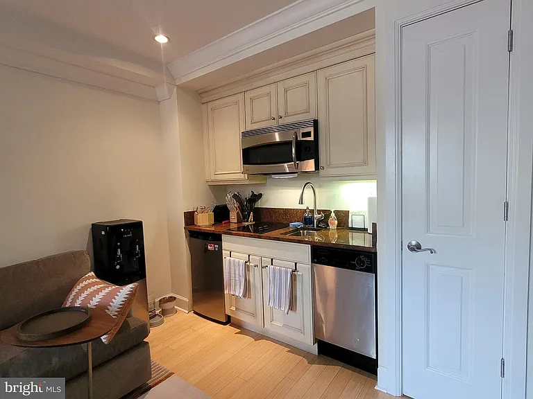 1701 Locust St #15-1917 — Photo 6