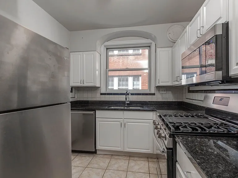 7535 Oxford Dr E #1W — Photo 2