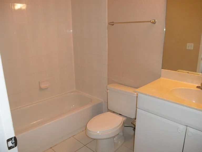 894 Pipers Cay Dr — Photo 7