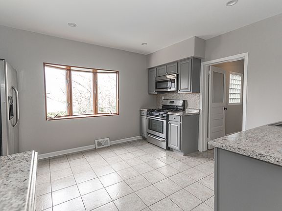 3rd image of 1229 Dagmar Ave