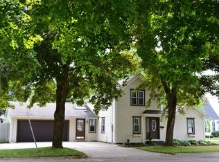 433 Crawford St, Lake Geneva, WI 53147