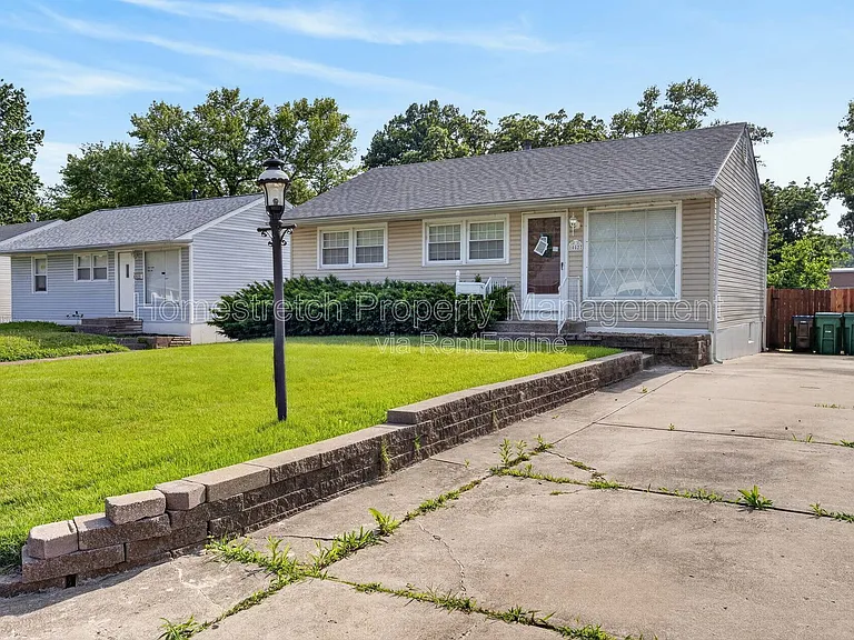 10527 Prestwick Dr — Photo 3
