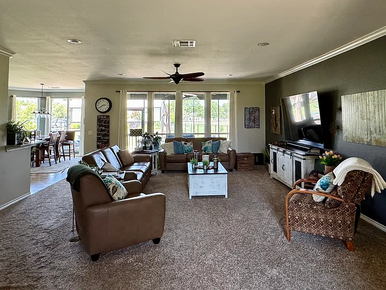 1250 Lynn Ln — Photo 8