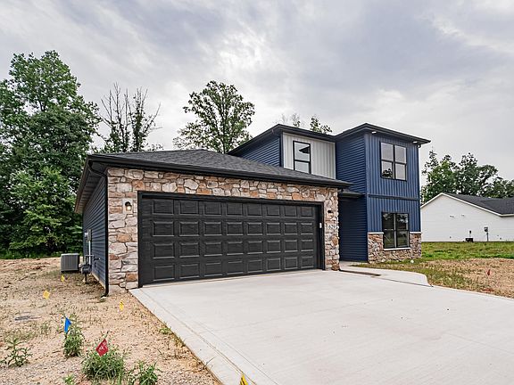 4th image of 629 S Valley River Dr