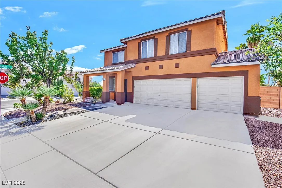 4 bed, 2.5 bath, 2510 sqft, $2,680 — Photo 3